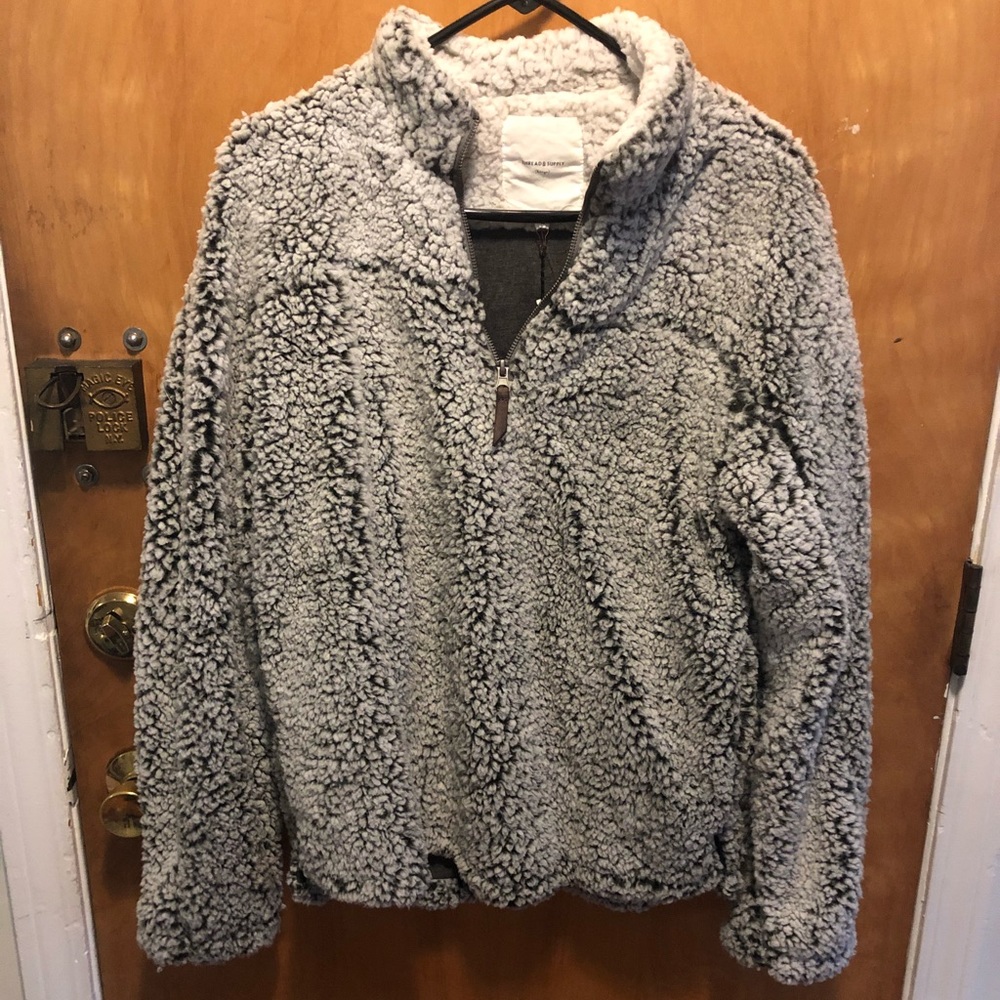 BNWT Thread & Supply grey soft Pullover sz L
